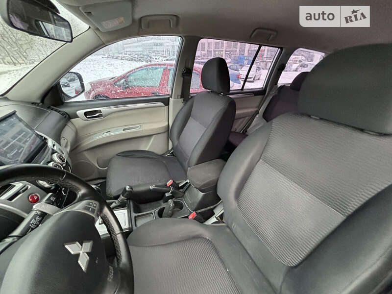 Mitsubishi Pajero Sport 2012