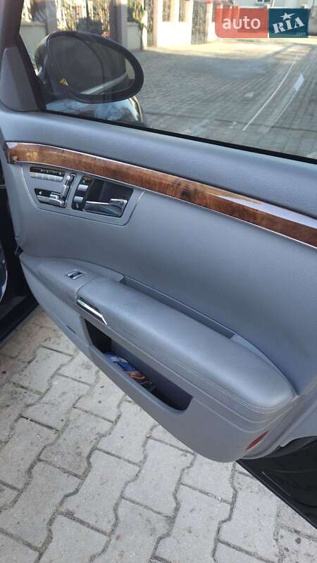 Mercedes-Benz S-Class 2009