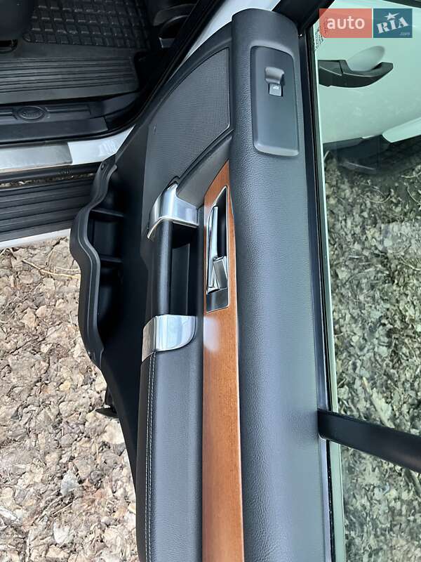 Land Rover-24