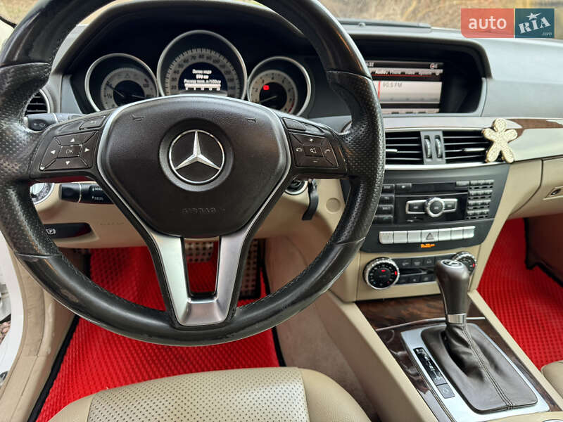 Mercedes-Benz-28