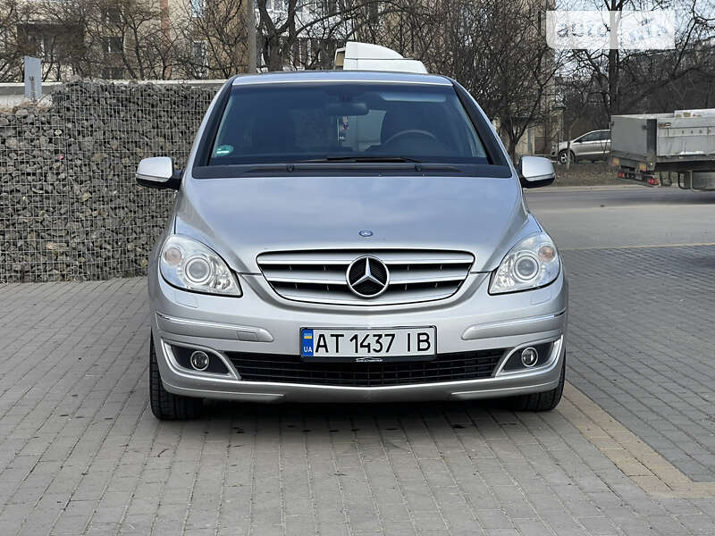 Mercedes-Benz-43