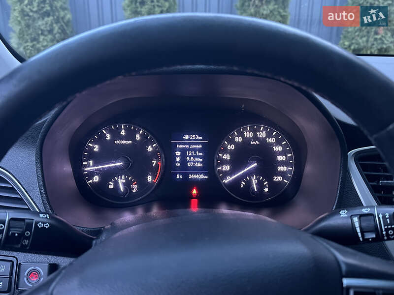Hyundai-24