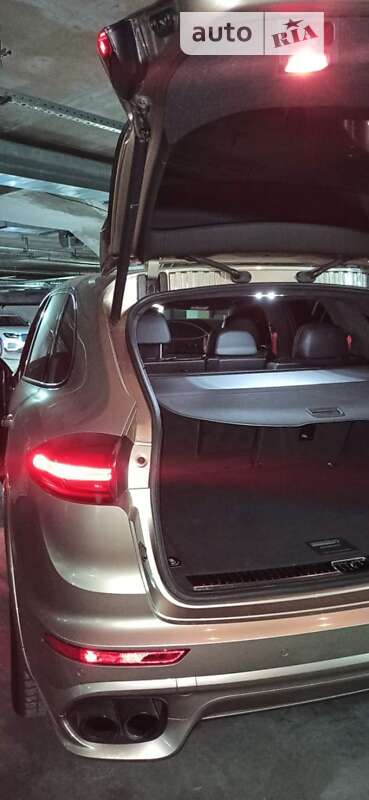 Porsche Cayenne 2016