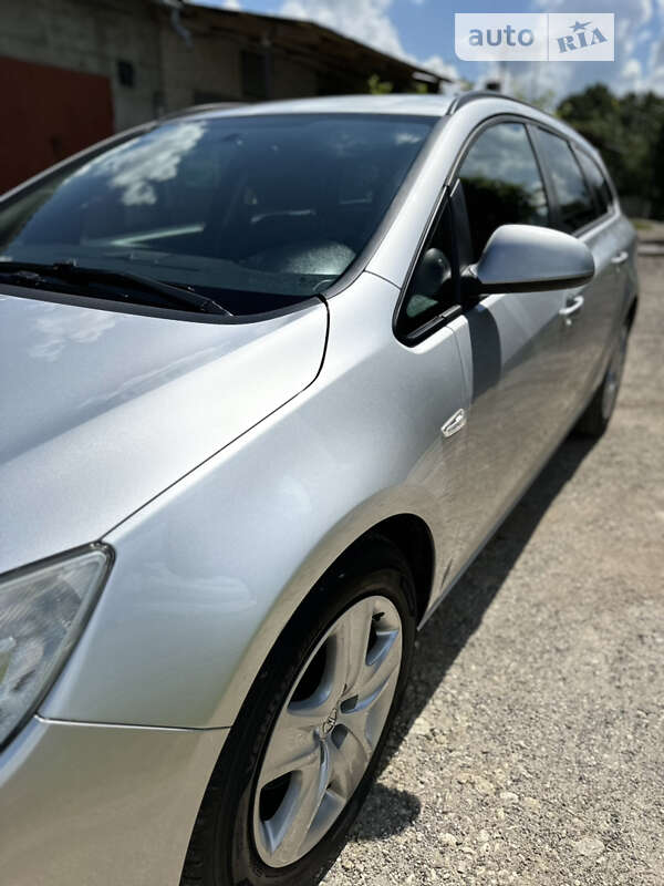 Opel Astra 2011