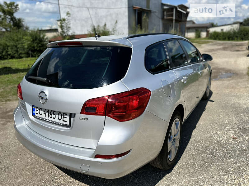 Opel Astra 2011