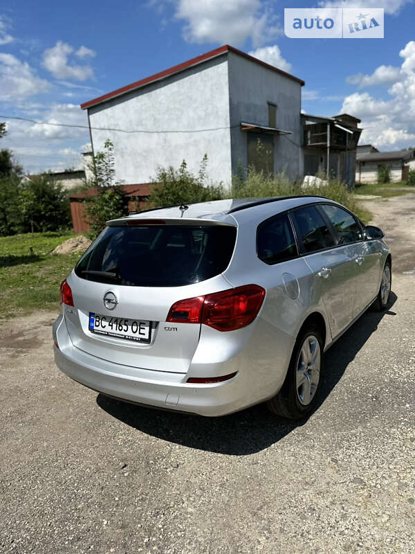 Opel Astra 2011