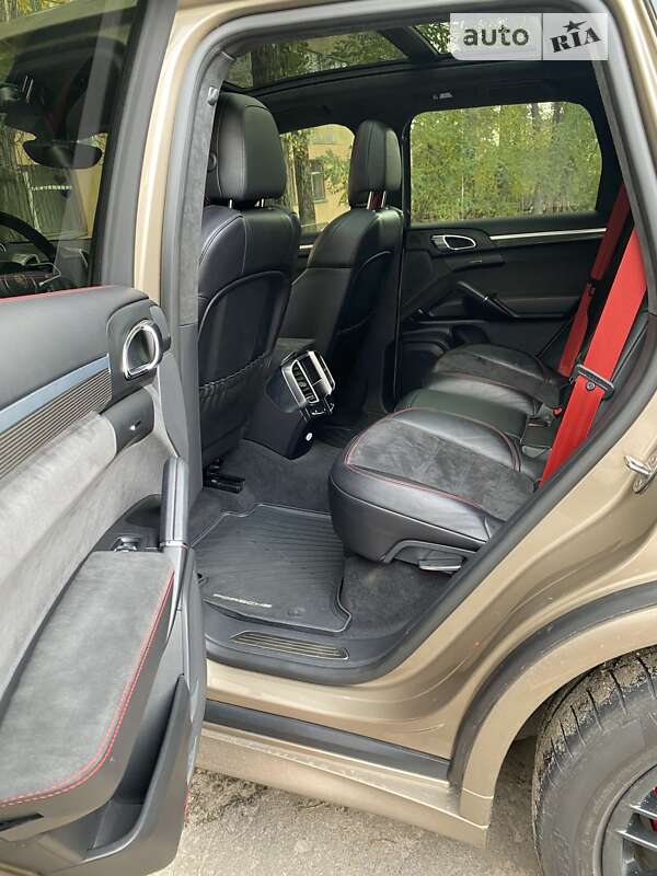 Porsche Cayenne 2016