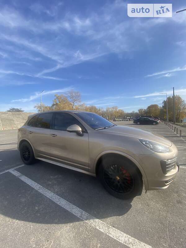 Porsche Cayenne 2016