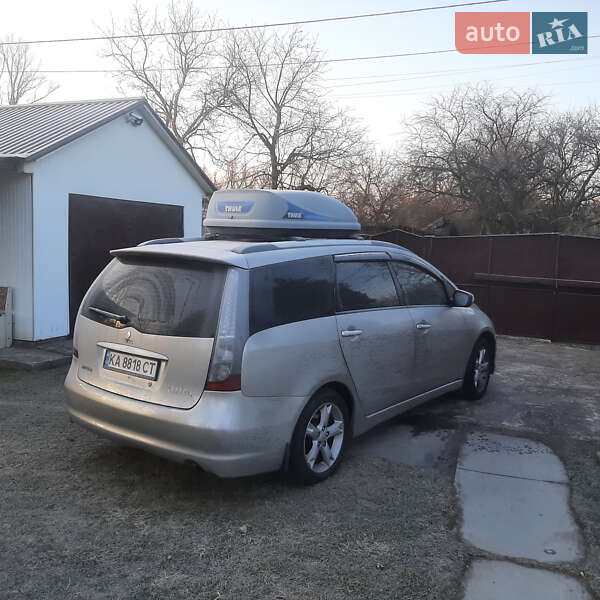 Mitsubishi Grandis 2008