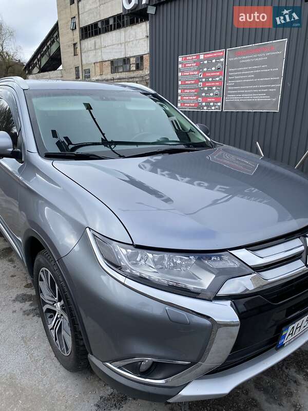 Mitsubishi Outlander 2016