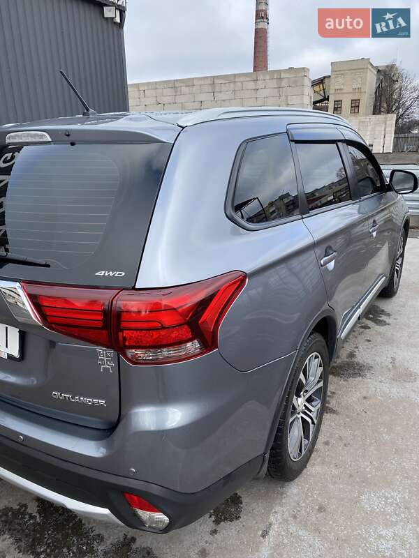 Mitsubishi Outlander 2016