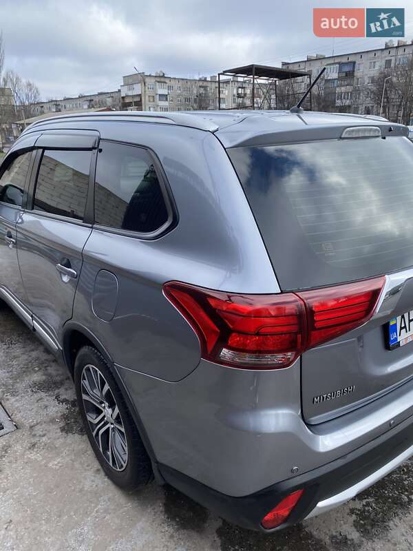 Mitsubishi Outlander 2016