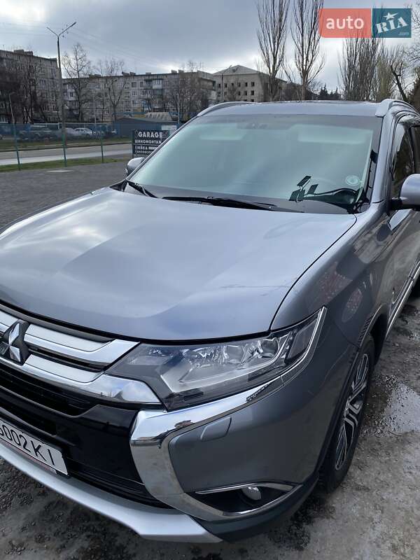 Mitsubishi Outlander 2016