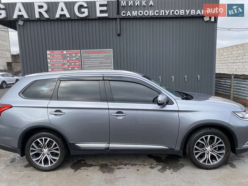 Mitsubishi Outlander 2016