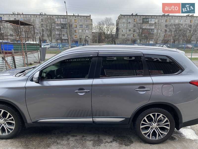 Mitsubishi Outlander 2016