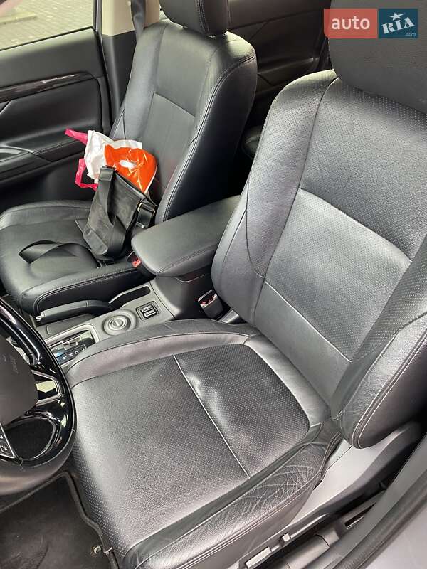 Mitsubishi Outlander 2016