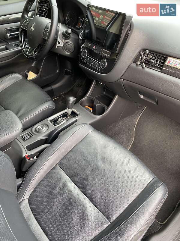 Mitsubishi Outlander 2016