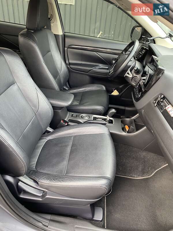 Mitsubishi Outlander 2016