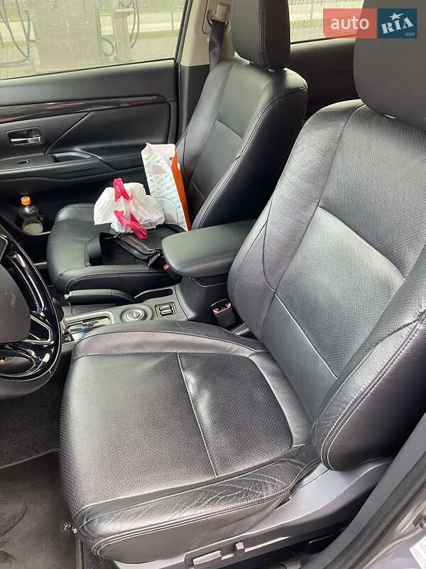 Mitsubishi Outlander 2016