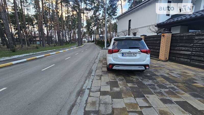 Mitsubishi Outlander 2021