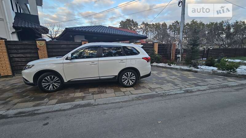 Mitsubishi Outlander 2021