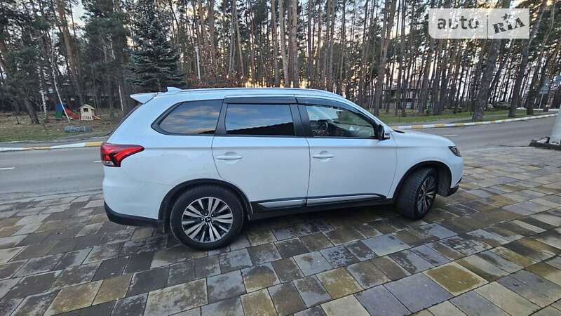 Mitsubishi Outlander 2021