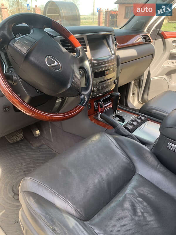 Lexus-12