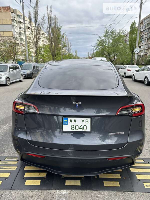 Tesla Model Y 2021