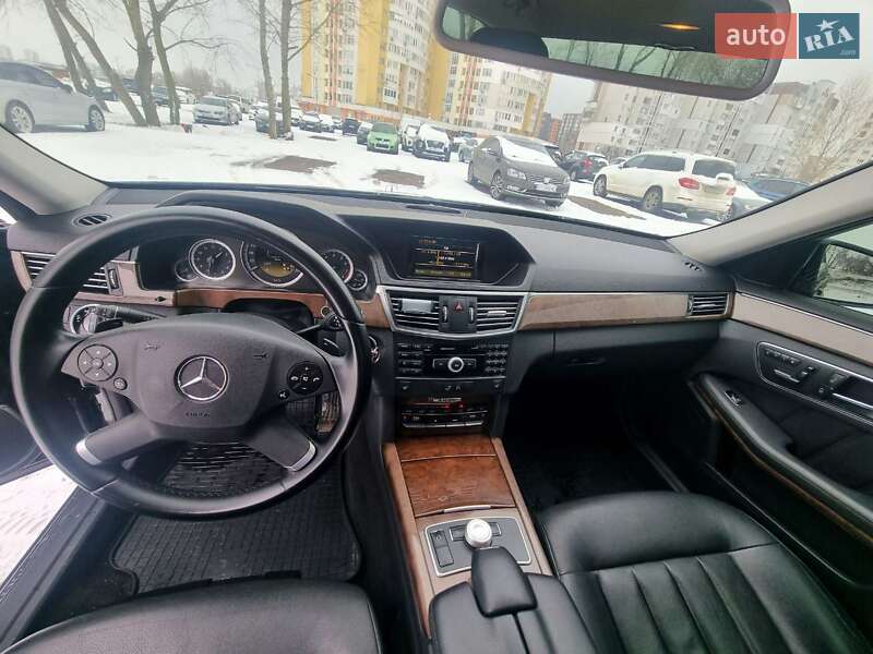 Mercedes-Benz-23