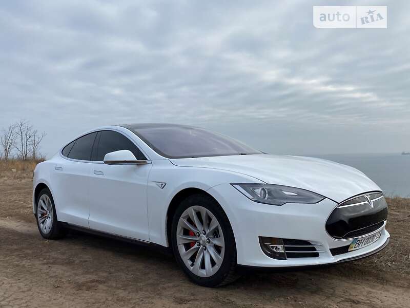 Tesla Model S 2014