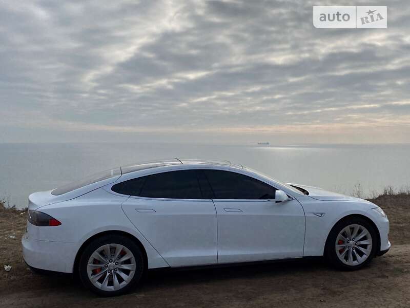 Tesla Model S 2014