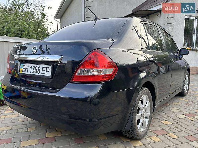 Nissan TIIDA 2007
