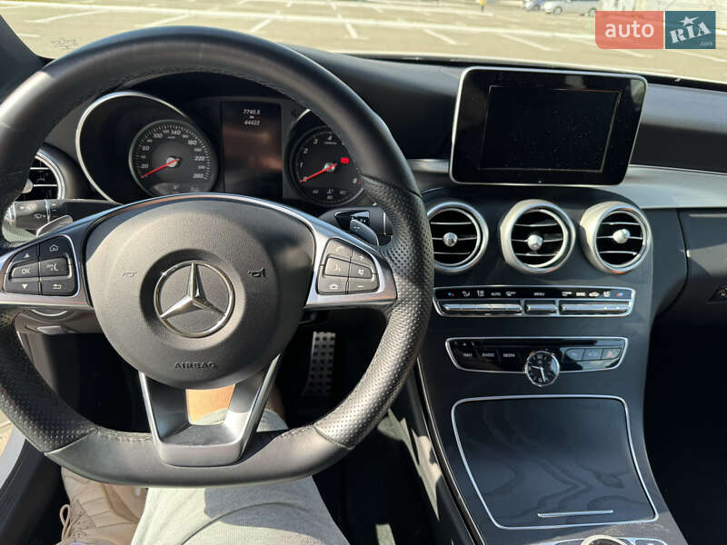 Mercedes-Benz-12