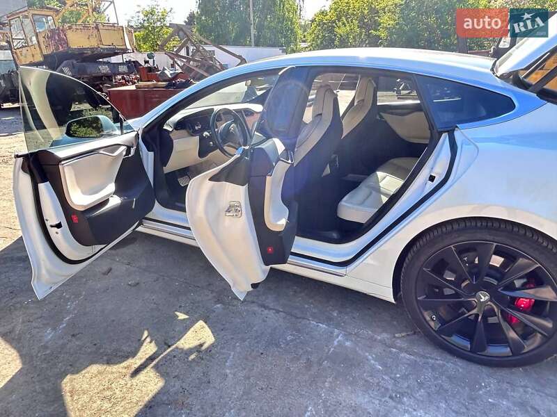 Tesla Model S 2019