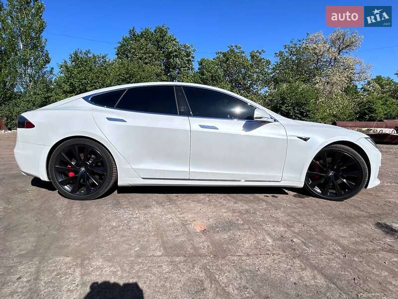Tesla Model S 2019