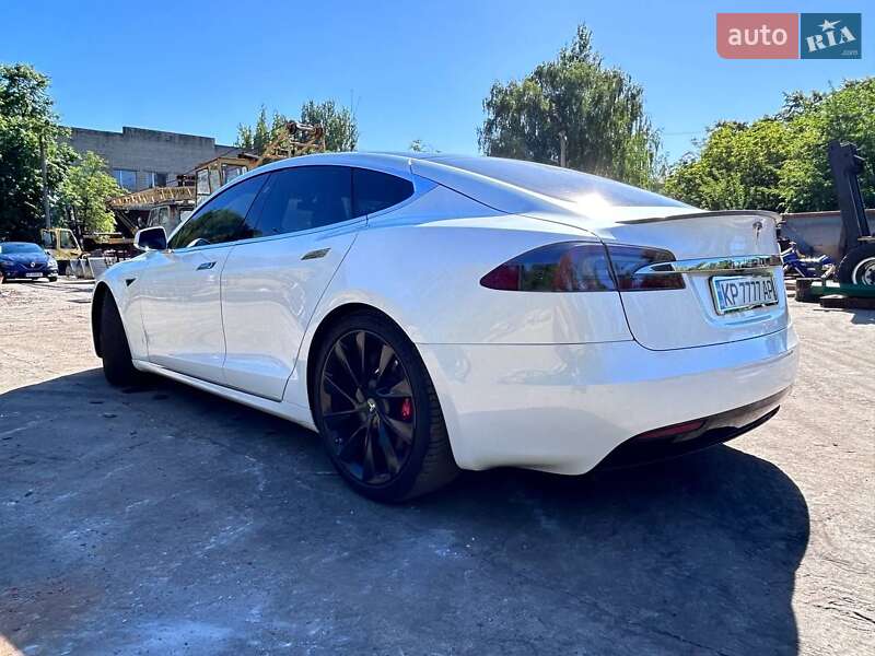 Tesla Model S 2019