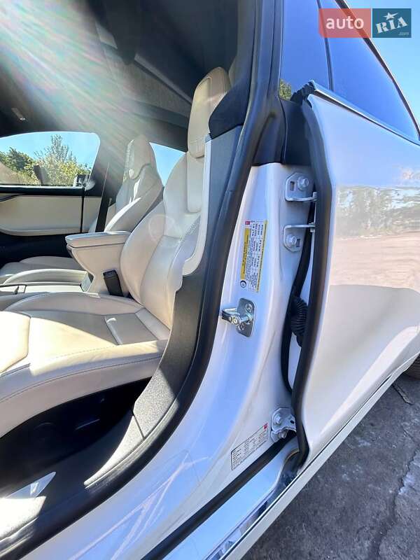 Tesla Model S 2019