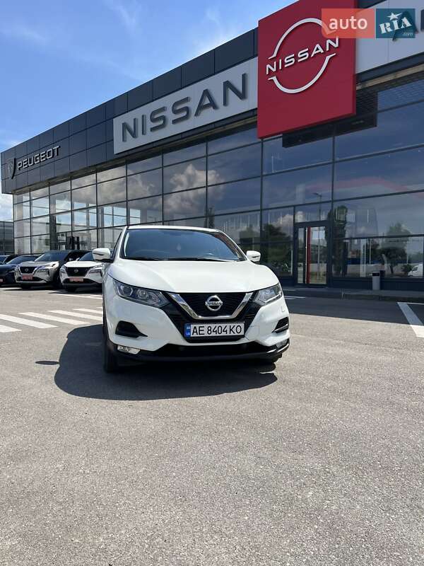 Nissan-2