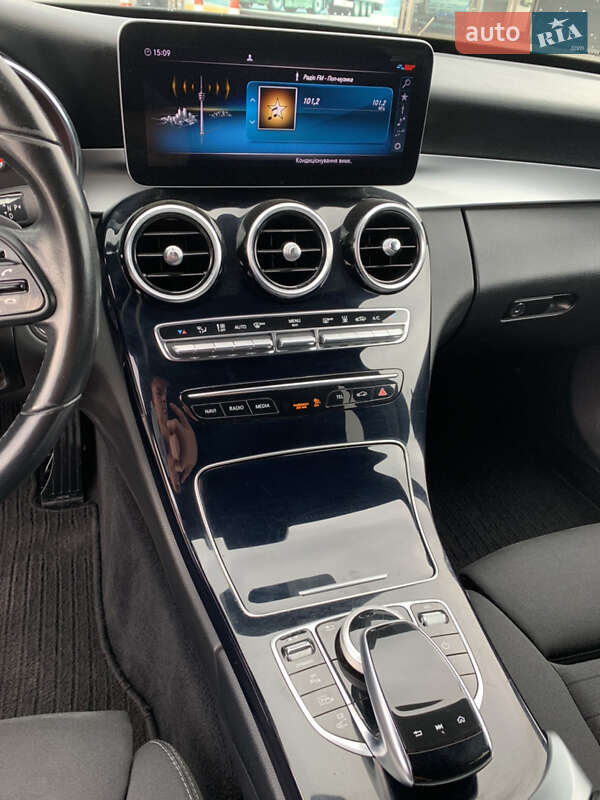 Mercedes-Benz C-Class 2020