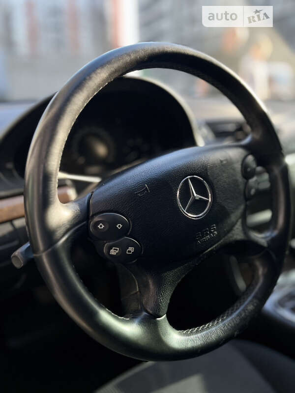 Mercedes-Benz-25