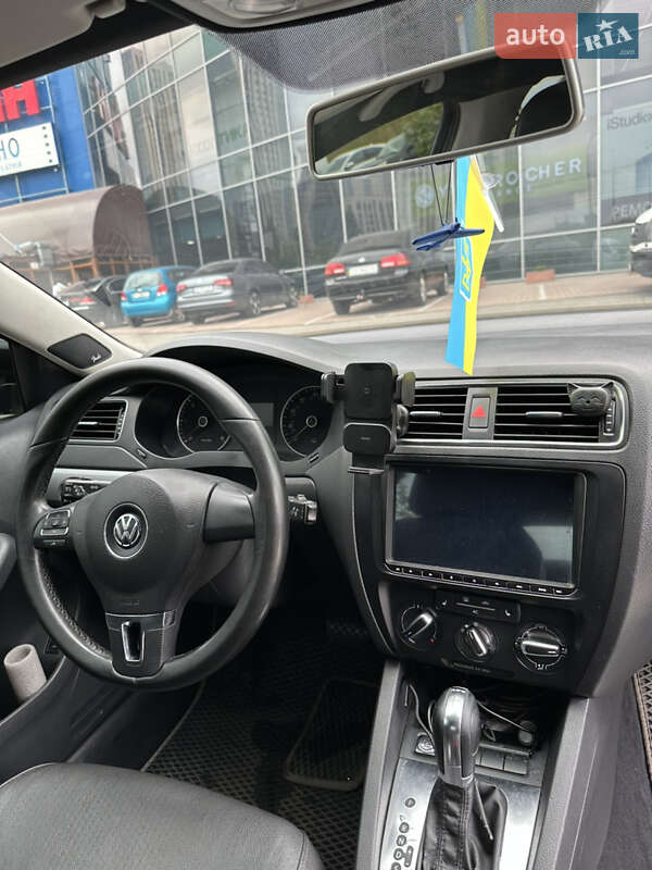 Volkswagen Jetta 2011