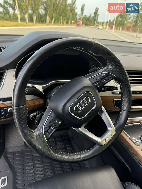 Audi-78