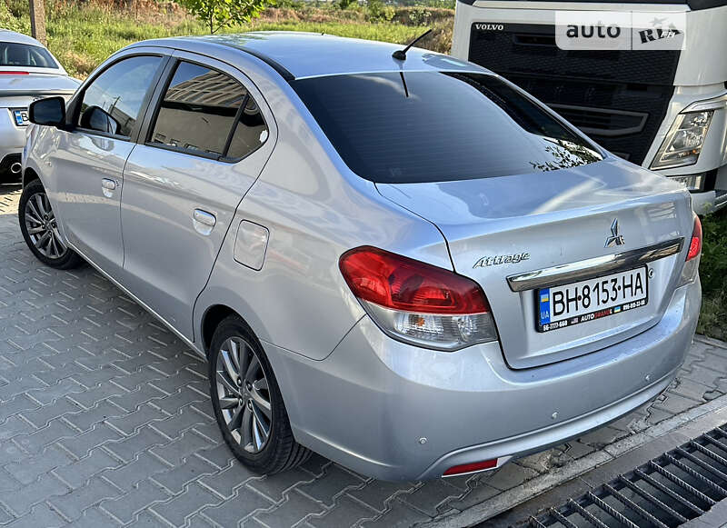 Mitsubishi Attrage 2015