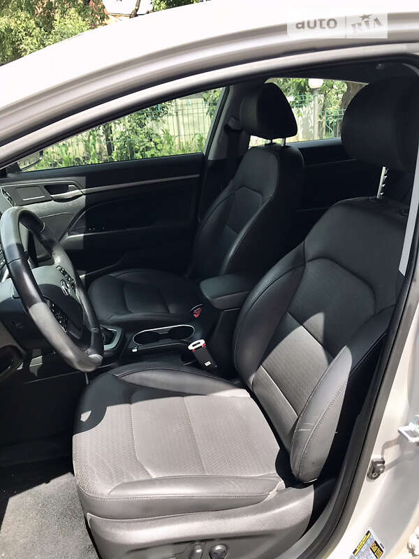 Hyundai Elantra 2015