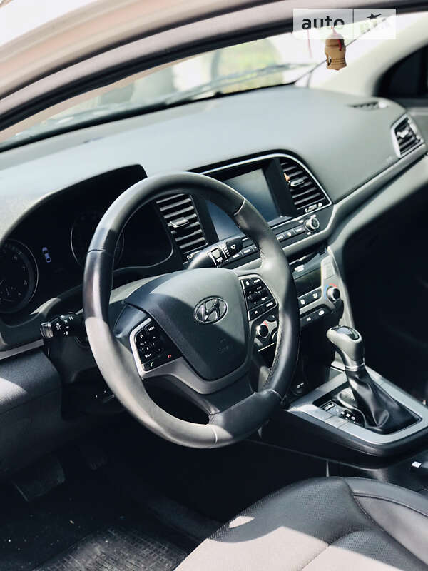 Hyundai Elantra 2015