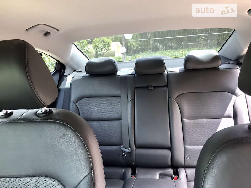 Hyundai Elantra 2015