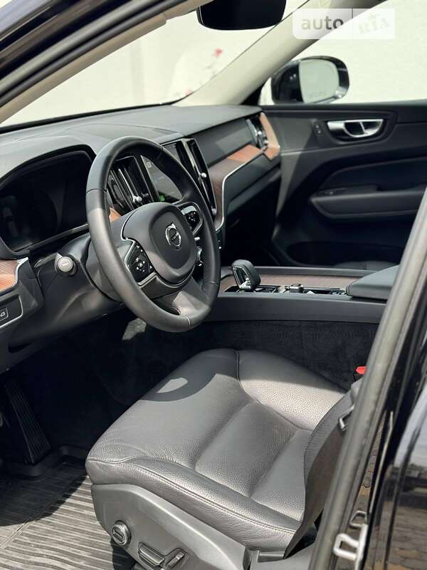 Volvo XC60 2022