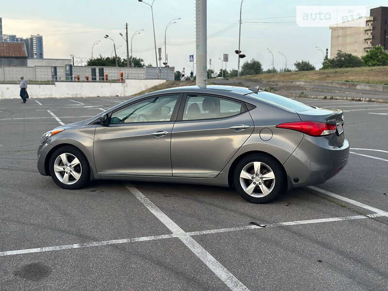 Hyundai Elantra 2013
