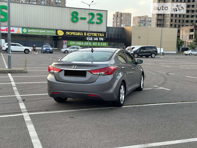 Hyundai Elantra 2013