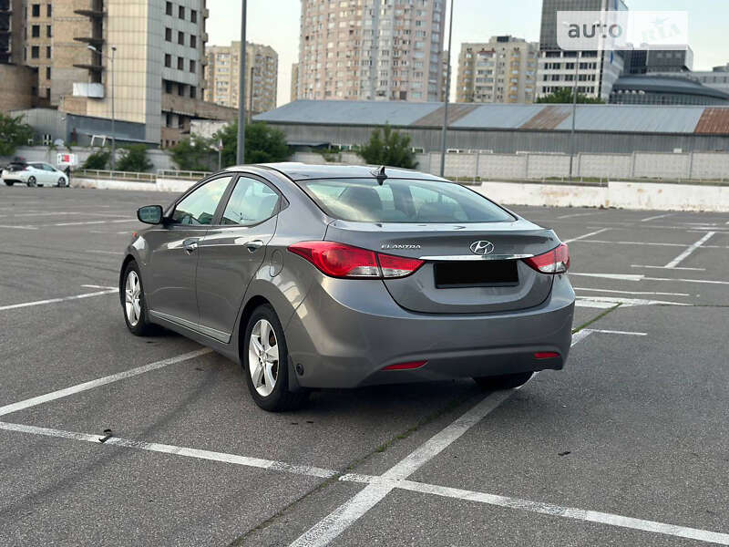 Hyundai Elantra 2013